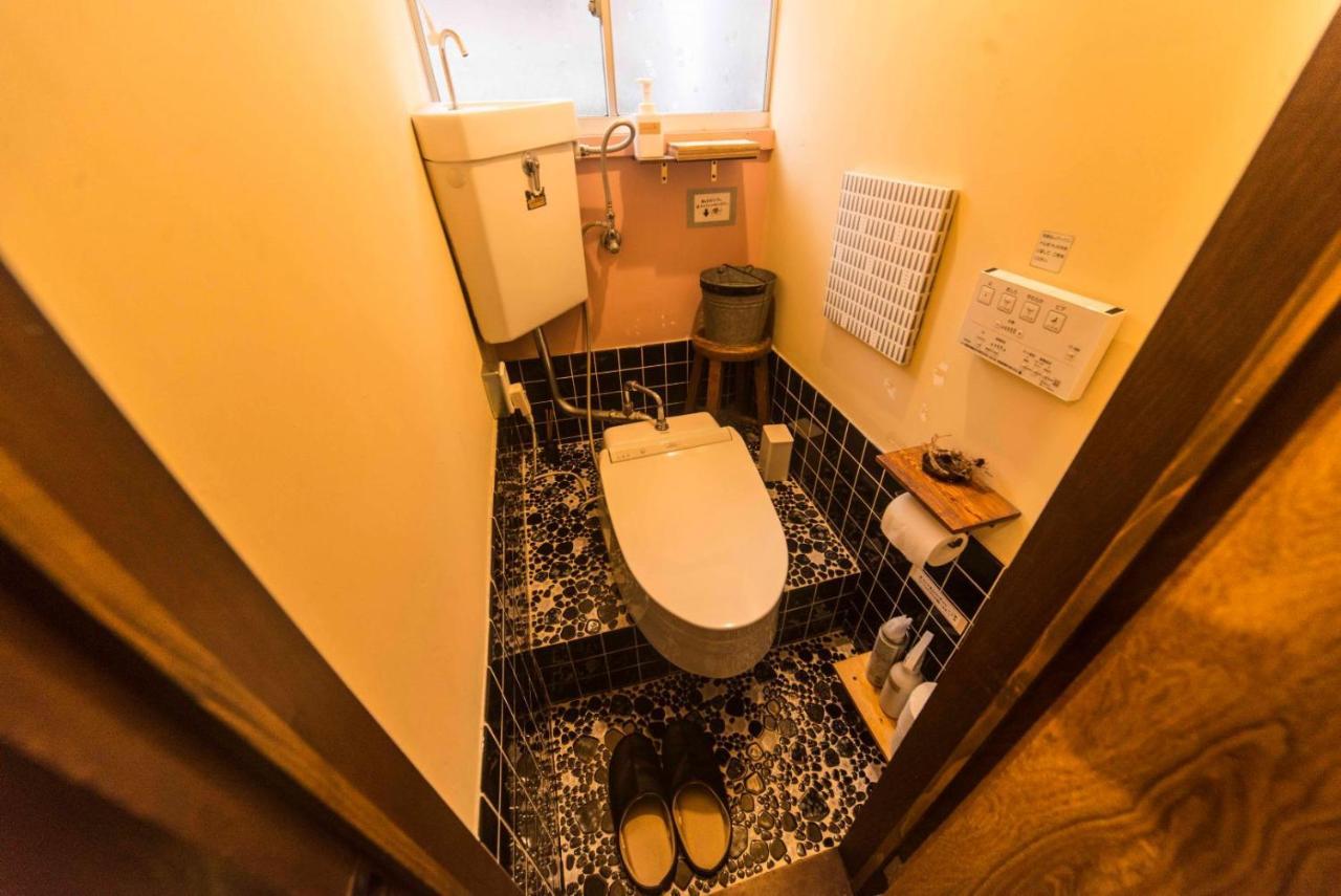 Book & Guesthouse Hitotomaru Тойоока Екстер'єр фото